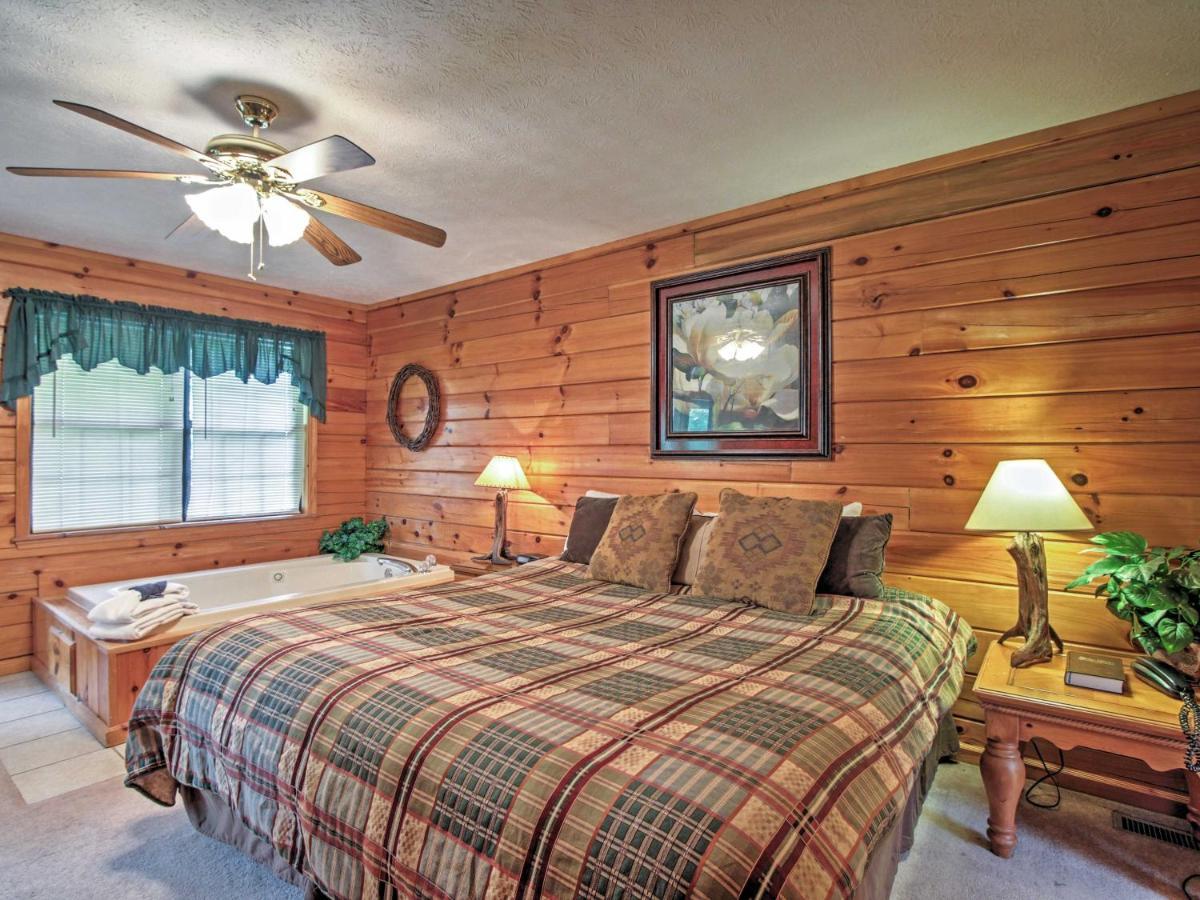 Idyllic Cabin With Hot Tub Less Than 2 Mi To Dollywood! سيفيرفيل المظهر الخارجي الصورة