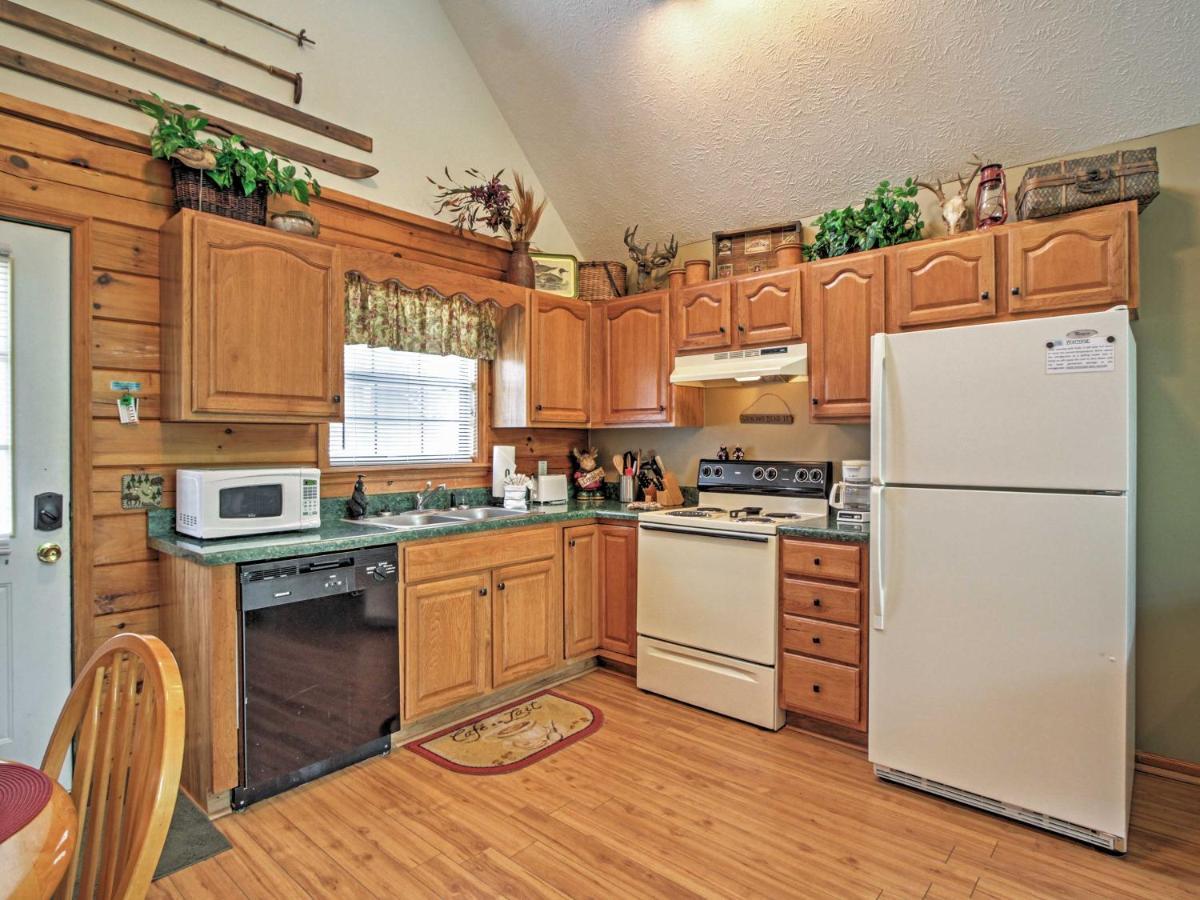 Idyllic Cabin With Hot Tub Less Than 2 Mi To Dollywood! سيفيرفيل المظهر الخارجي الصورة