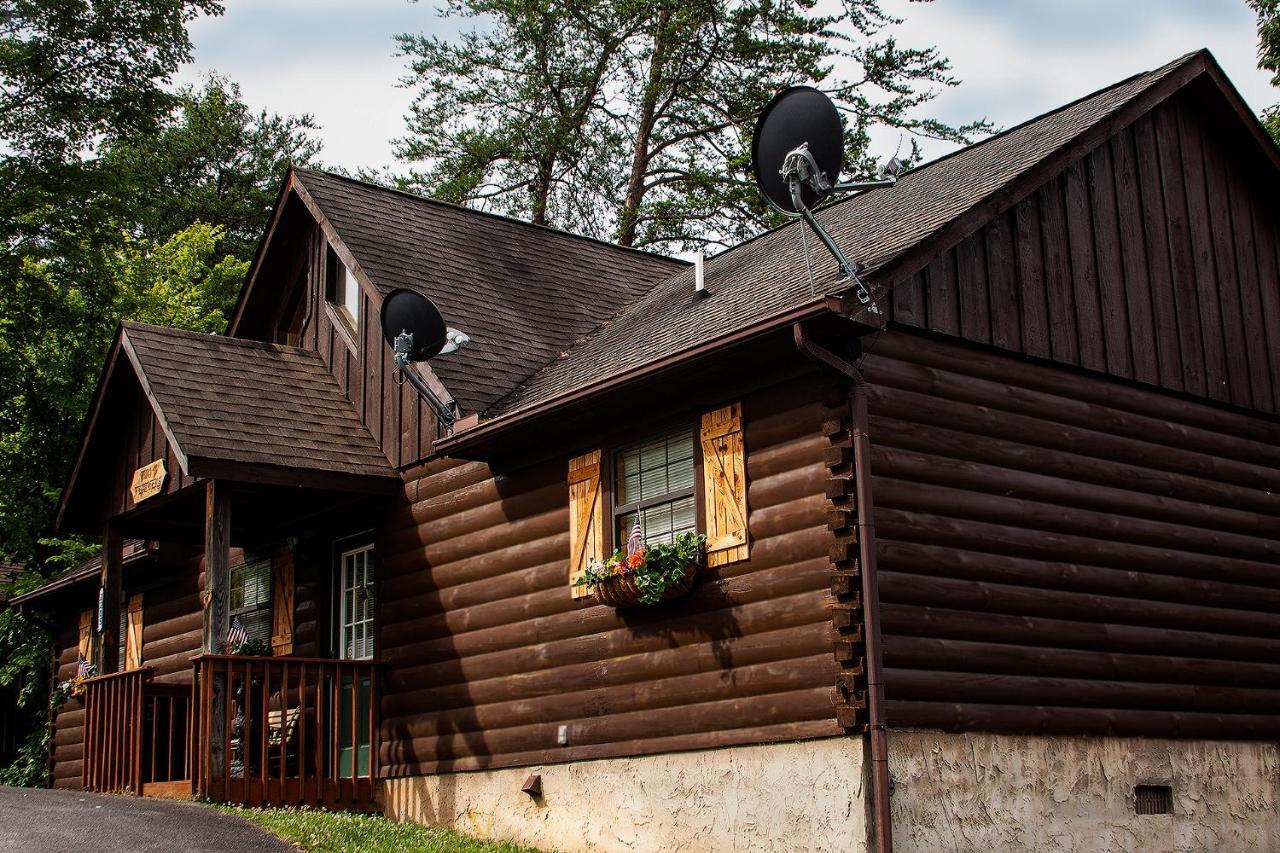 Idyllic Cabin With Hot Tub Less Than 2 Mi To Dollywood! سيفيرفيل المظهر الخارجي الصورة