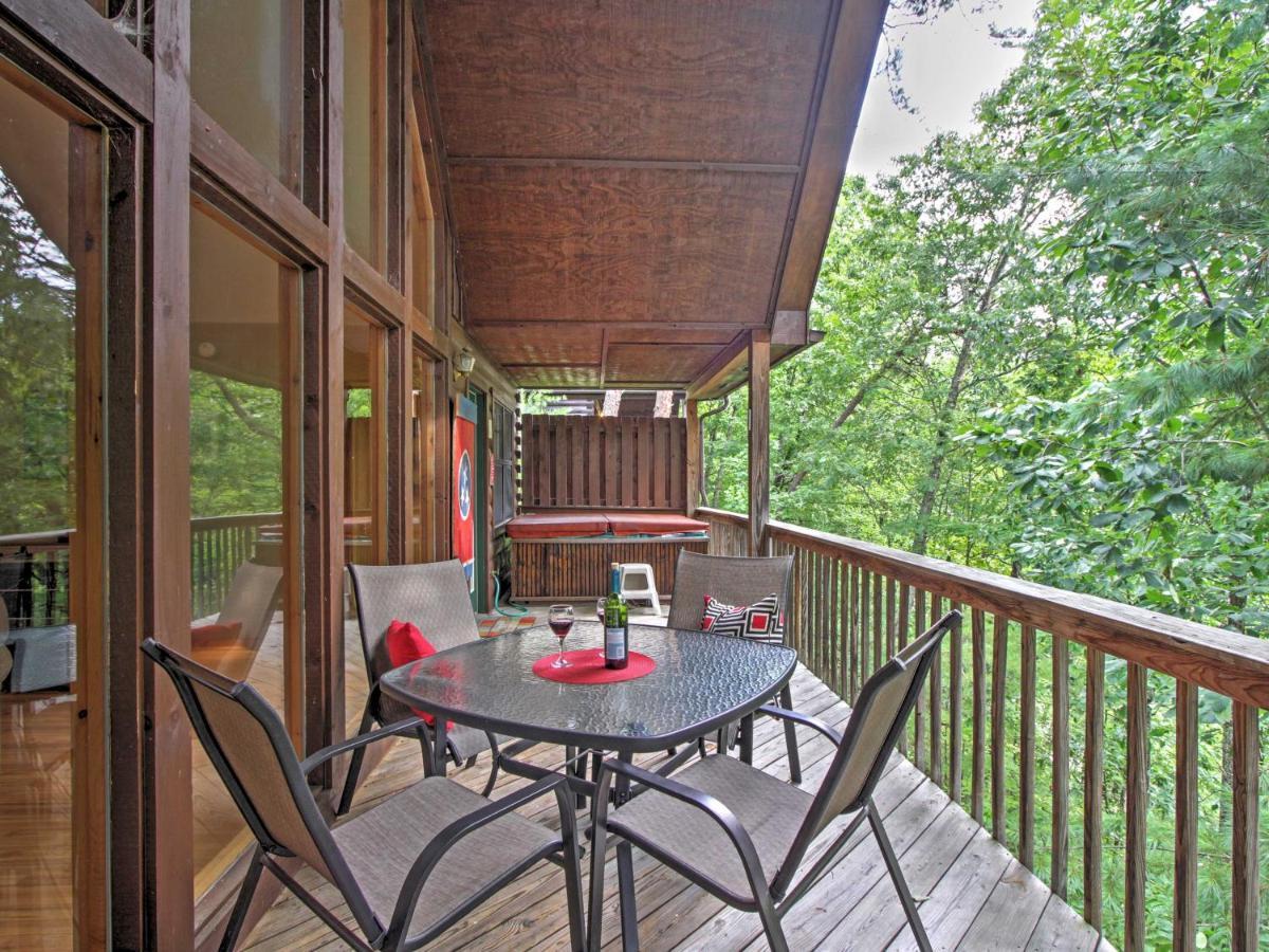 Idyllic Cabin With Hot Tub Less Than 2 Mi To Dollywood! سيفيرفيل المظهر الخارجي الصورة