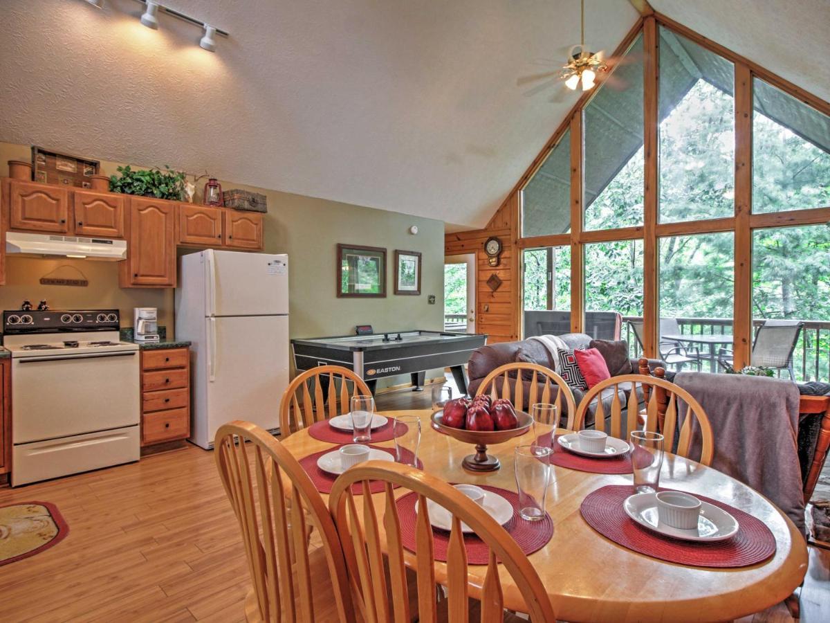 Idyllic Cabin With Hot Tub Less Than 2 Mi To Dollywood! سيفيرفيل المظهر الخارجي الصورة