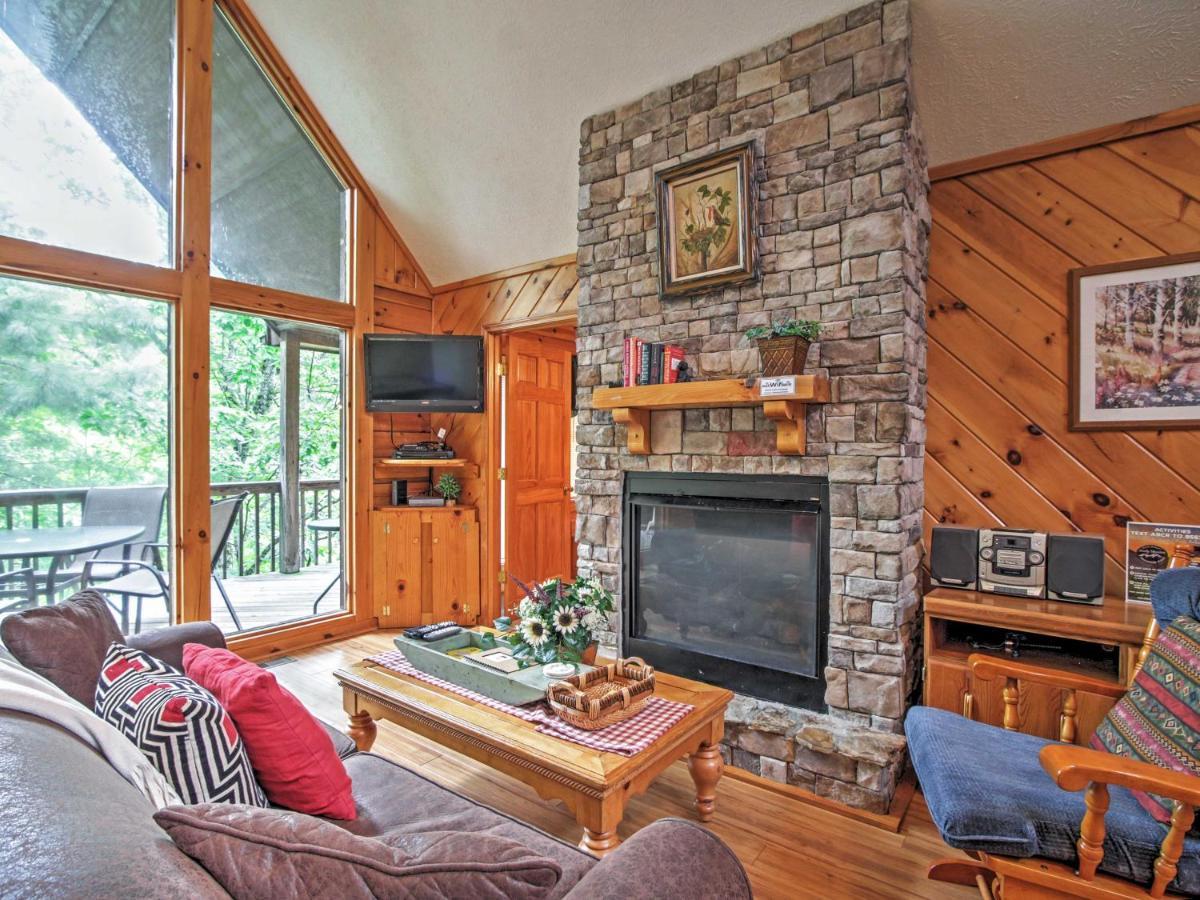 Idyllic Cabin With Hot Tub Less Than 2 Mi To Dollywood! سيفيرفيل المظهر الخارجي الصورة