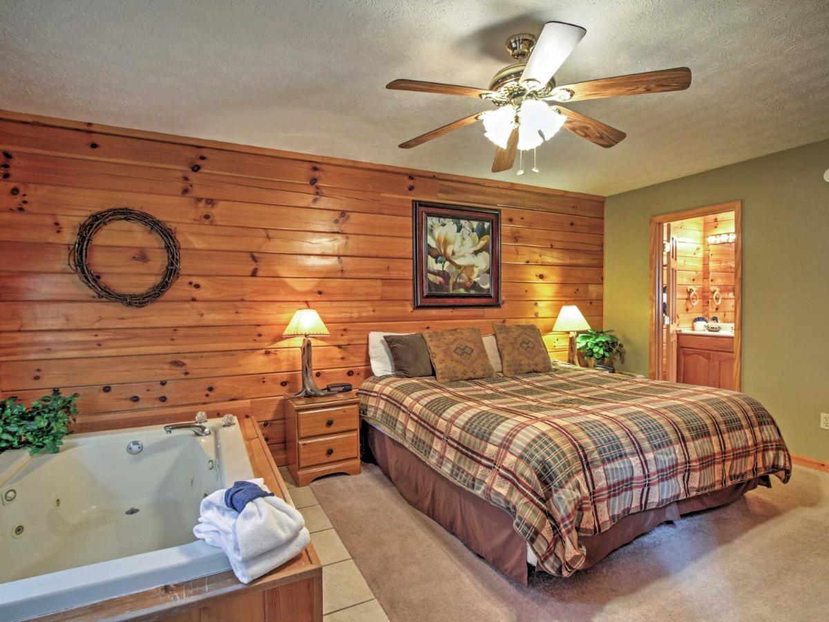 Idyllic Cabin With Hot Tub Less Than 2 Mi To Dollywood! سيفيرفيل المظهر الخارجي الصورة