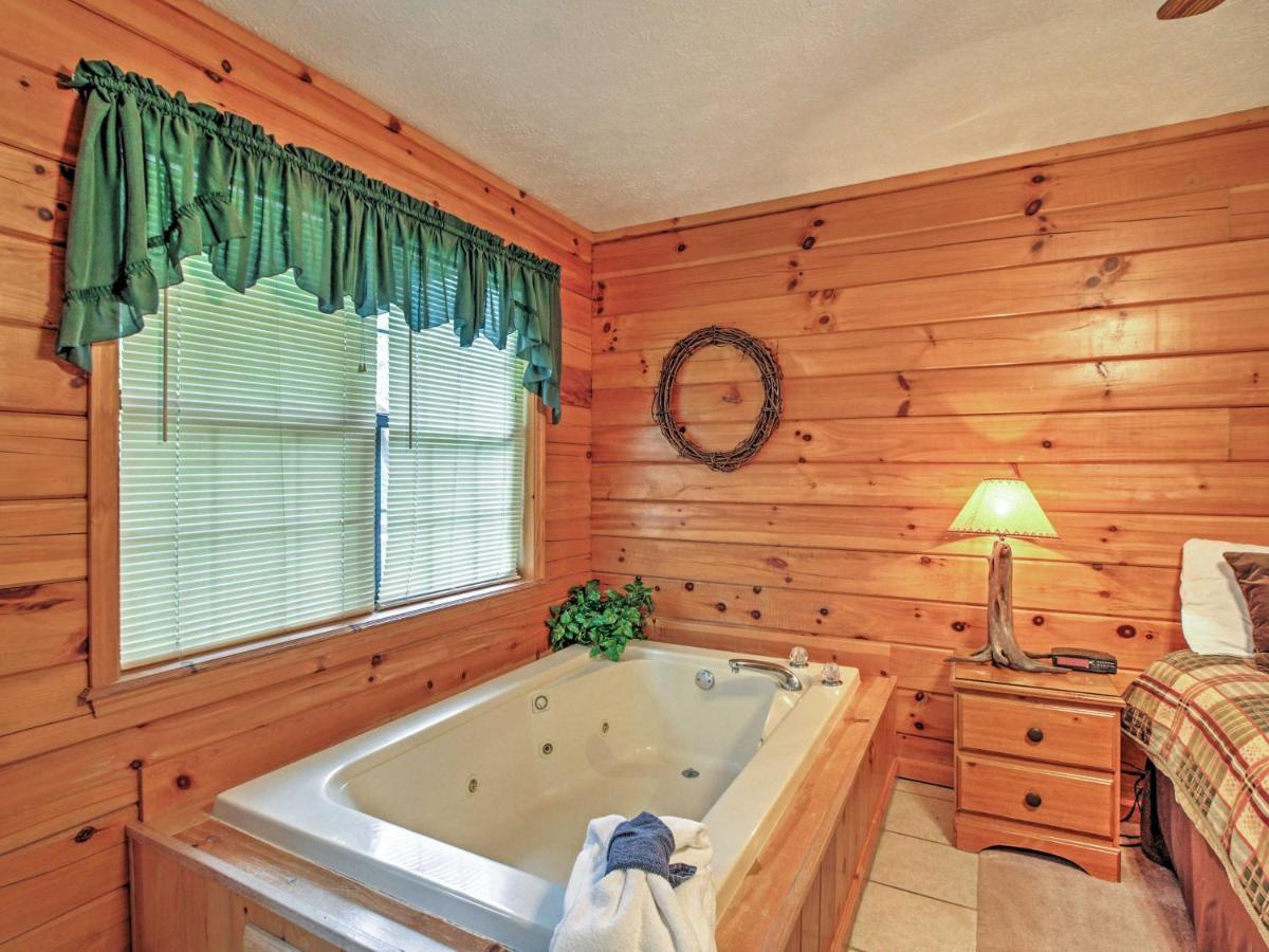 Idyllic Cabin With Hot Tub Less Than 2 Mi To Dollywood! سيفيرفيل المظهر الخارجي الصورة