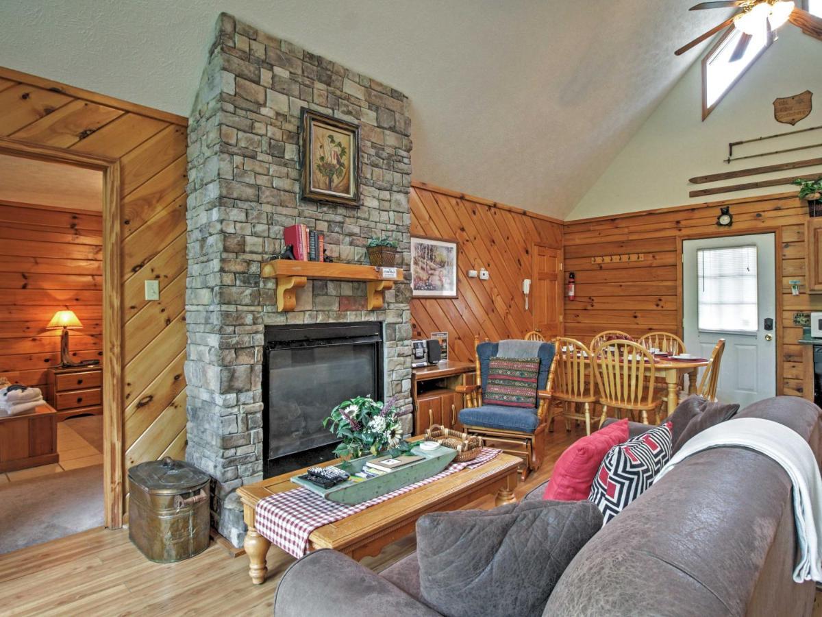 Idyllic Cabin With Hot Tub Less Than 2 Mi To Dollywood! سيفيرفيل المظهر الخارجي الصورة